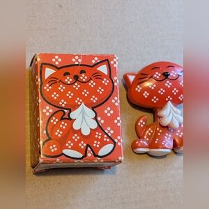 New In Box. Avon Calico Cat Pin With Perfume